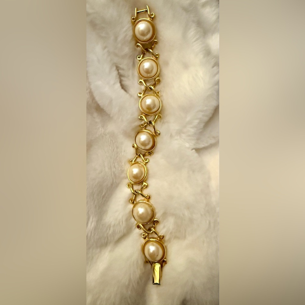 Vintage Golden and Faux Pearl Women's Bracelet made by Weingeroff - Picture 1 of 11